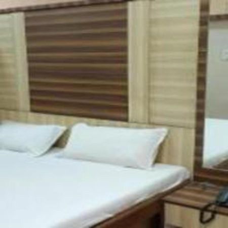 Carnival Hotel 푸네 외부 사진